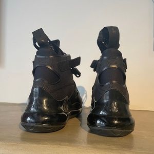 NIKE WOMENS JORDAN AIR LATITUDE 720 BLACK